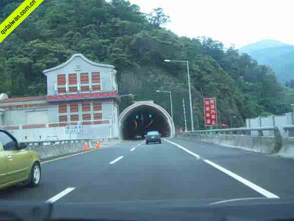 雪山隧道图片