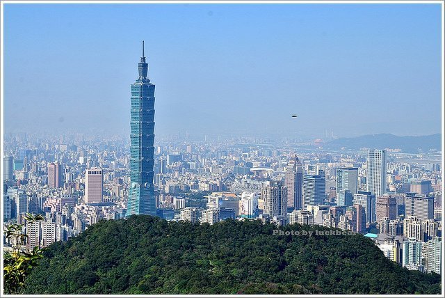 拇指山上看台北全景