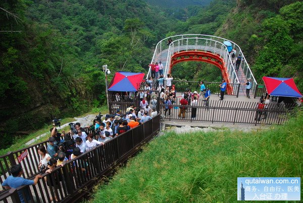 南投龙凤瀑布空中步道