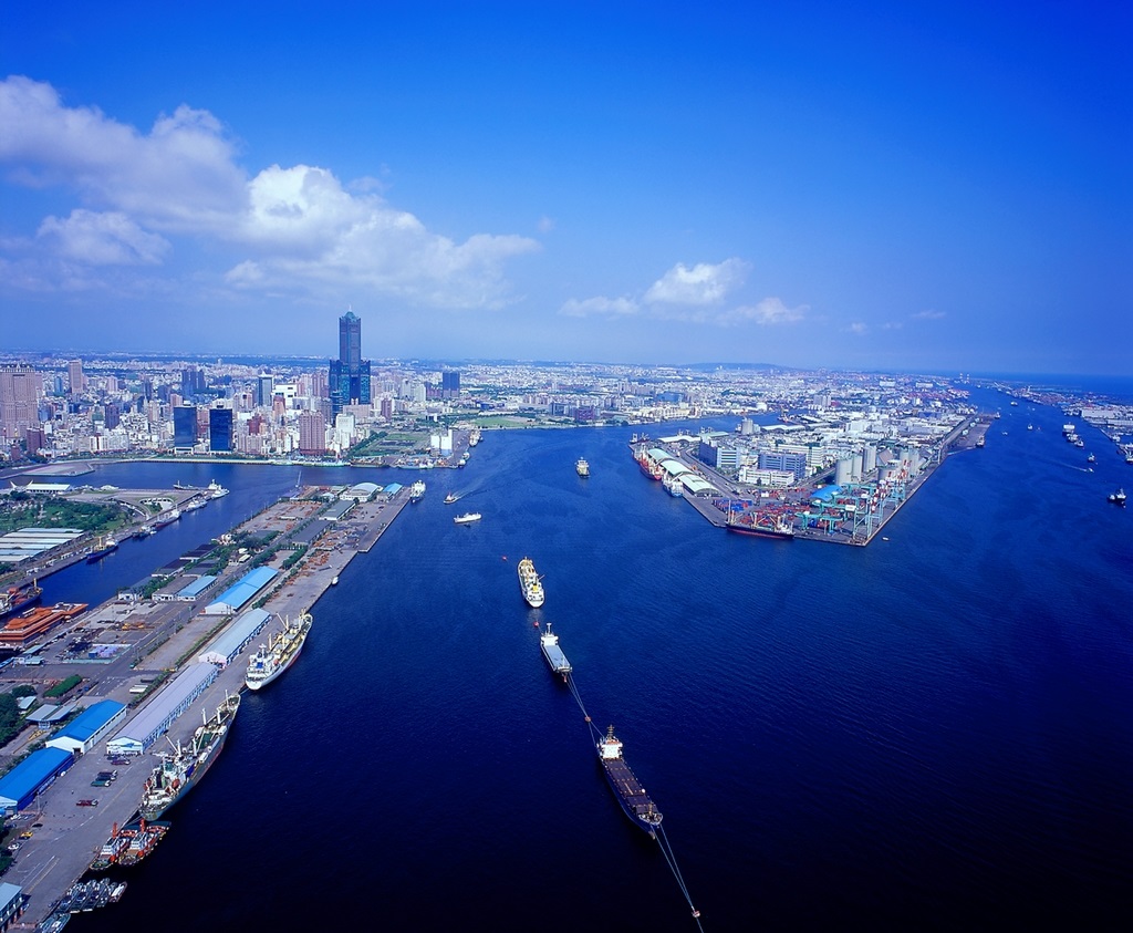 远眺高雄港