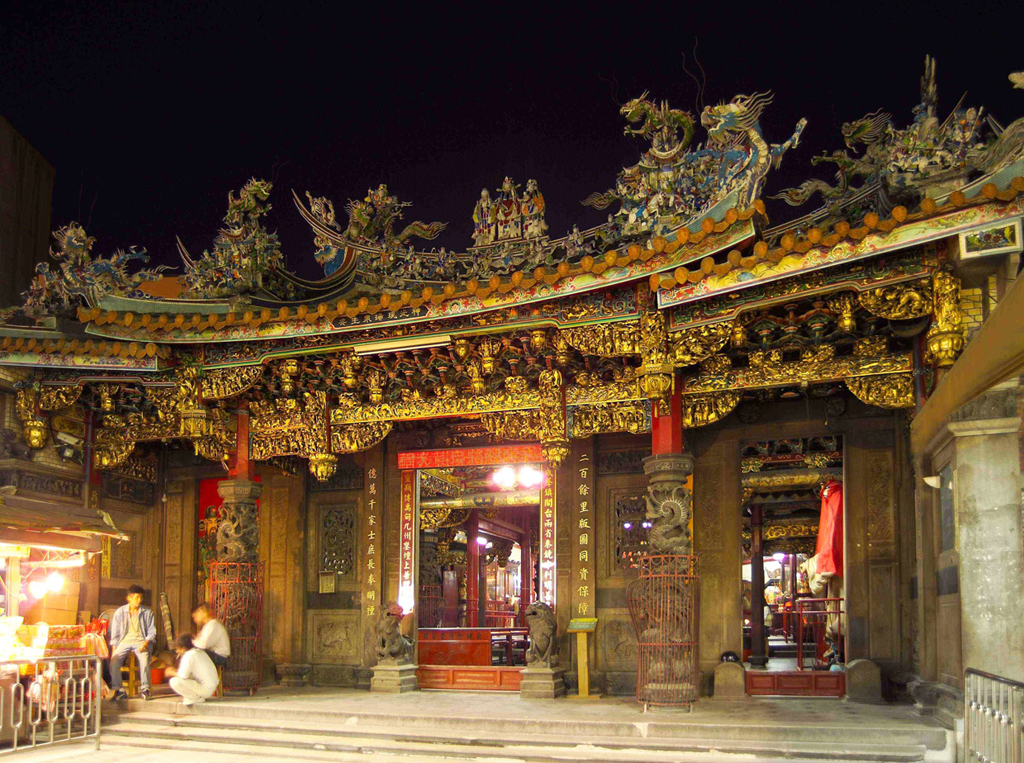 城隍庙大门口